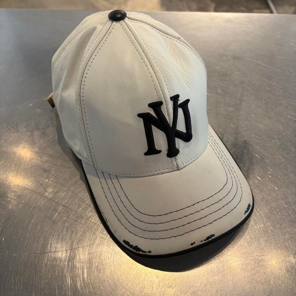Vintage White leather New York Yankees baseball cap Made in USA
